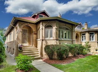 7442 N Rockwell St, Chicago, IL 60645