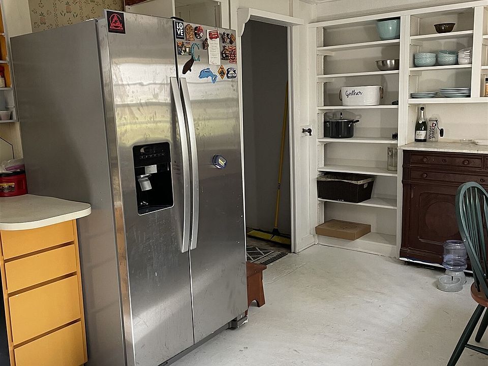 2nd image of 305 Miller Ave