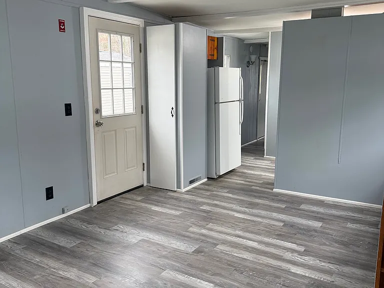 27 Austin Dr — Photo 2