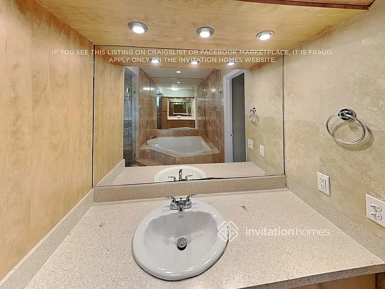 1920 N 53rd Ave — Photo 14