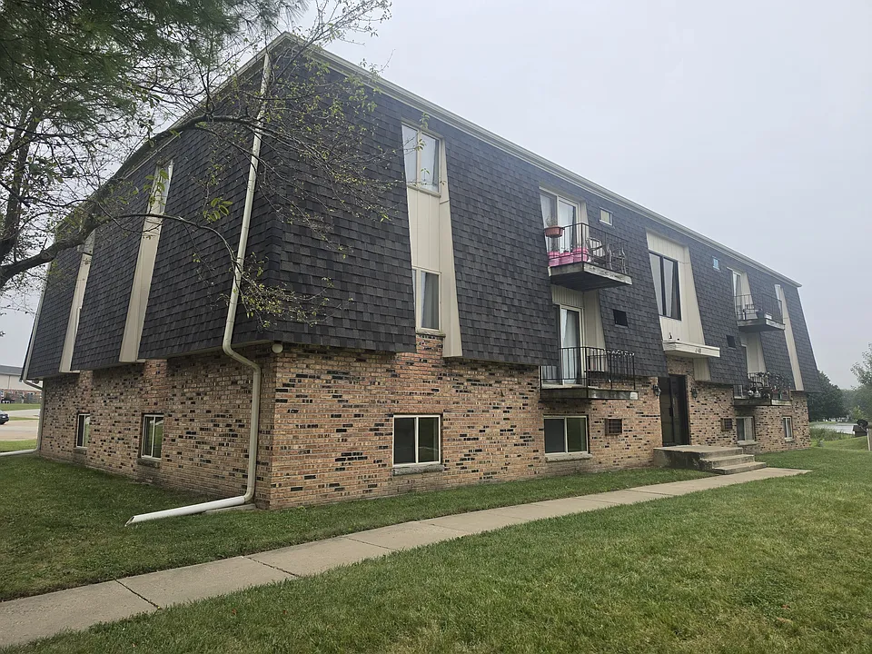 940 Stratford Dr E #1