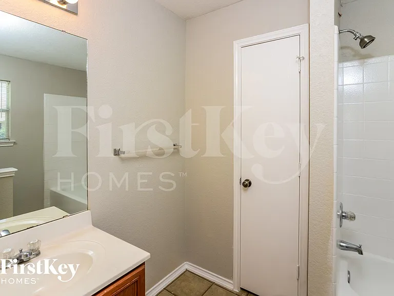 131 Hampton Bnd — Photo 10
