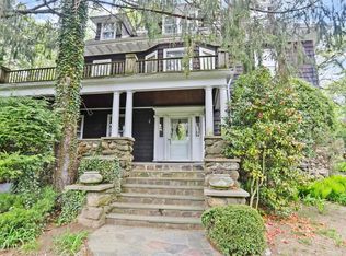 18 Overlook Cir, New Rochelle, NY 10804