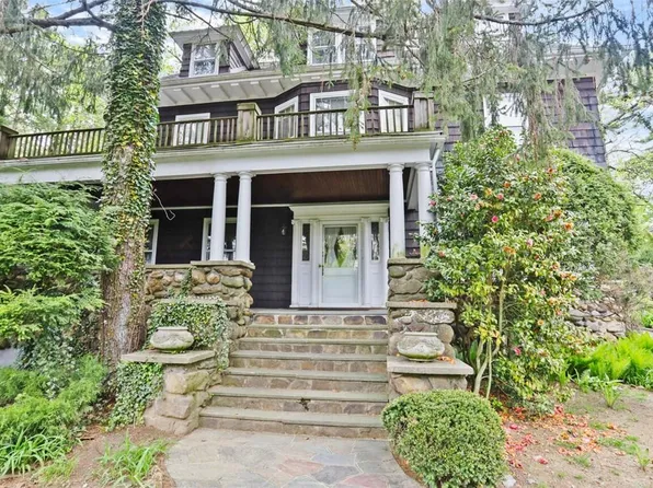 18 Overlook Circle, New Rochelle, NY 10804