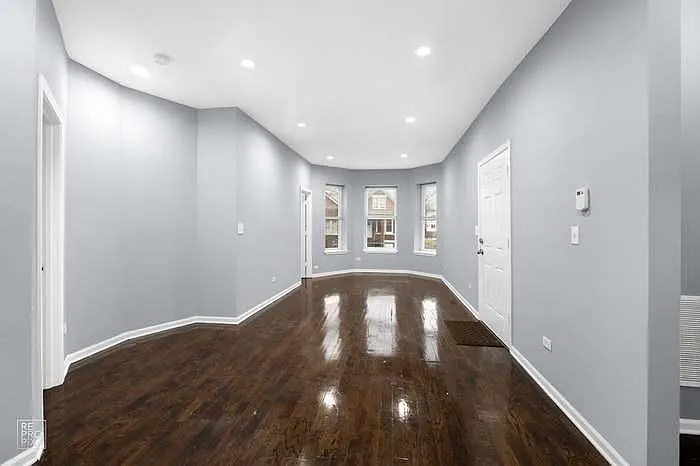 2 bed, 900 sqft, $1,600 — Photo 2