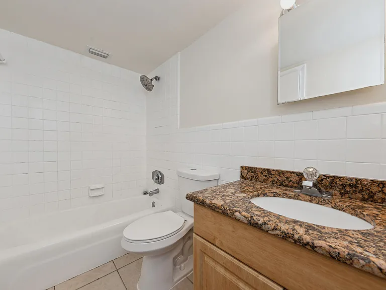1000 NE 9th Ave #1 — Photo 7