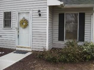 30 Mallard Ct, Three Bridges, NJ 08887