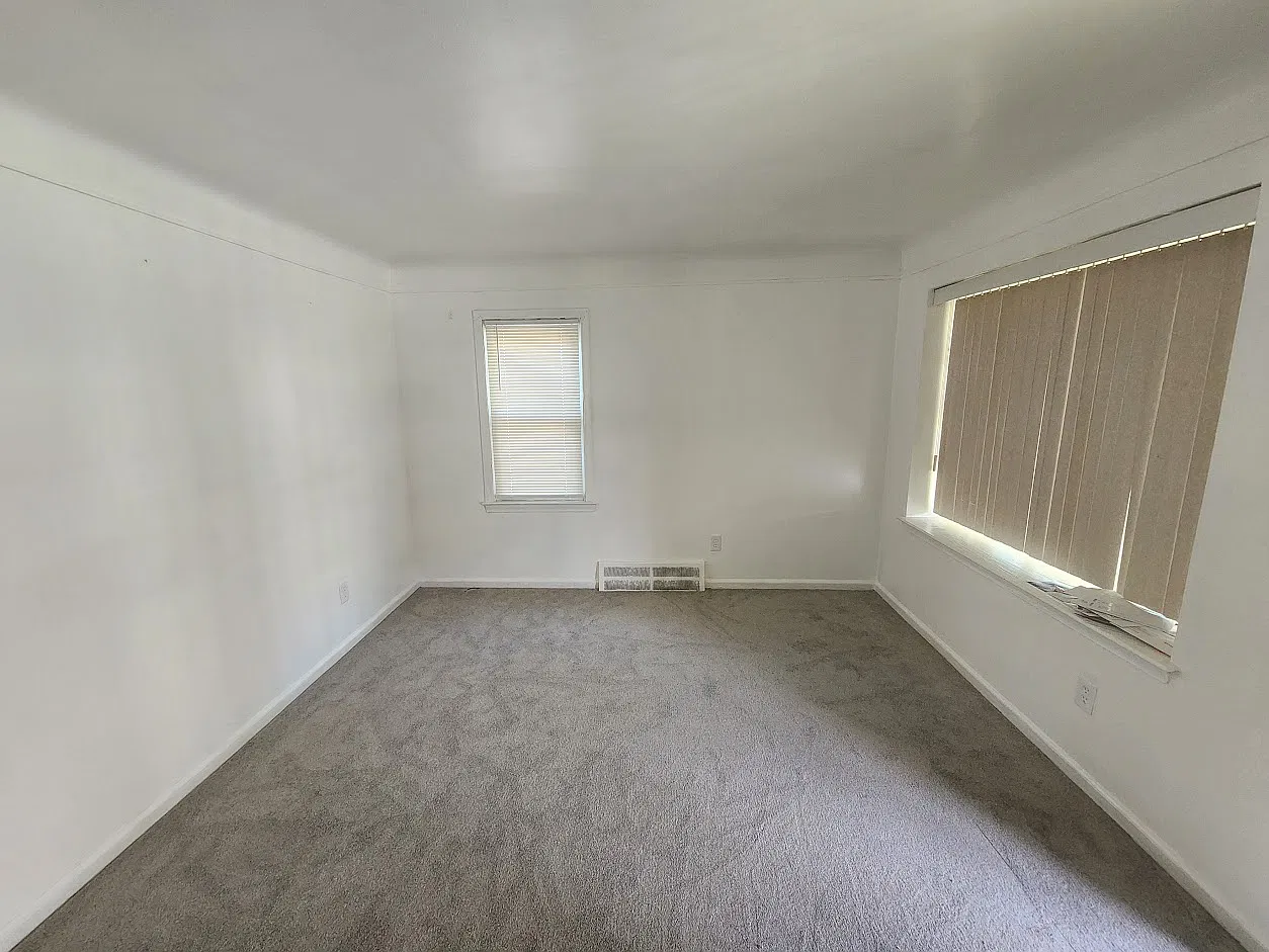 3 bed, 1023 sqft, $1,500 — Photo 3