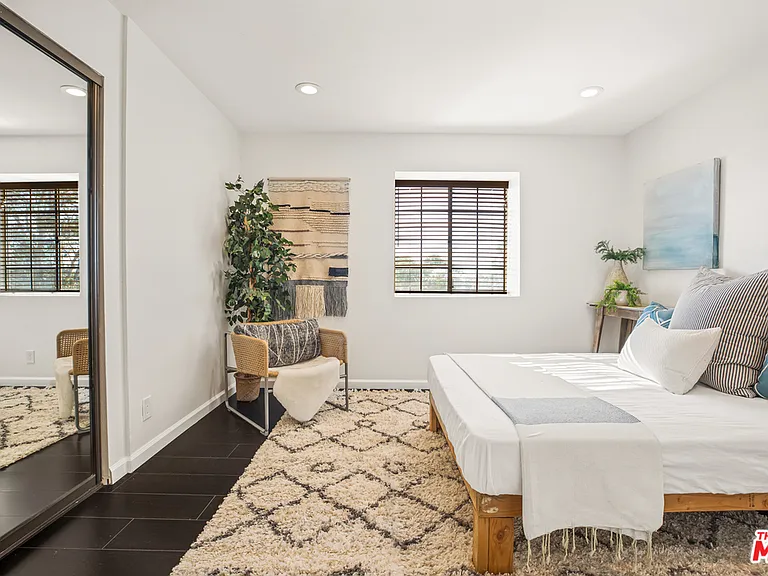 1020 Ocean Park Blvd #7 — Photo 7