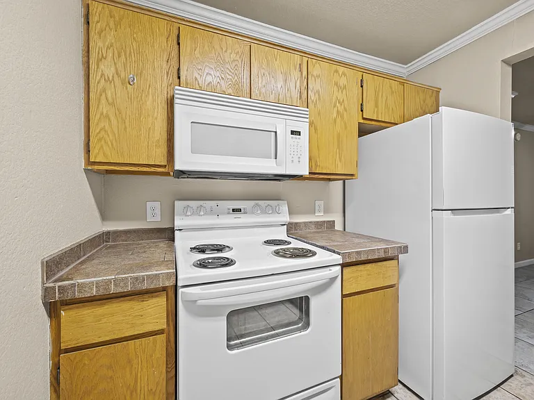 2060 N Leverett Ave #5 — Photo 6