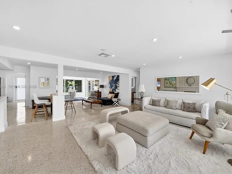 1619 Hollywood Blvd — Photo 3