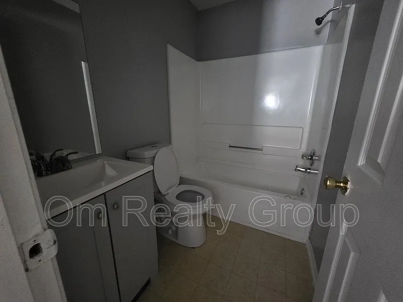 3 bed, 2.0 bath, $1,695 — Photo 3