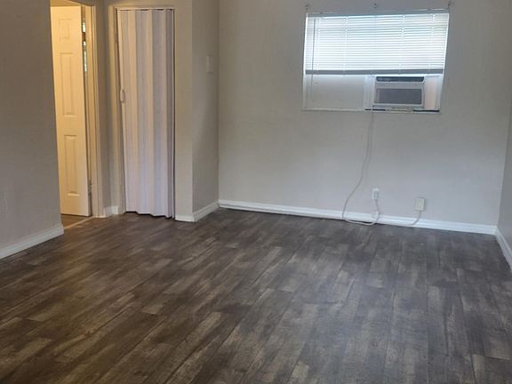 5th image of 1750 22nd Ave S #1