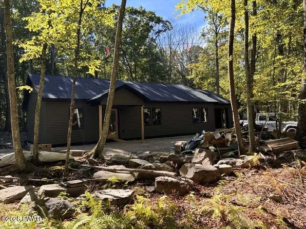 117 Iroquois Rd, Shohola, PA 18458