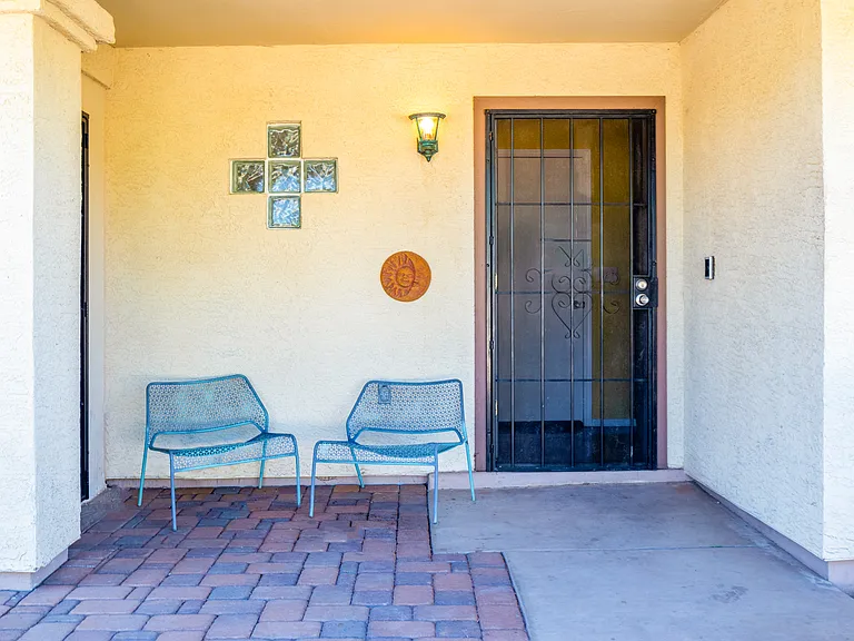 1327 E Pierce St — Photo 22