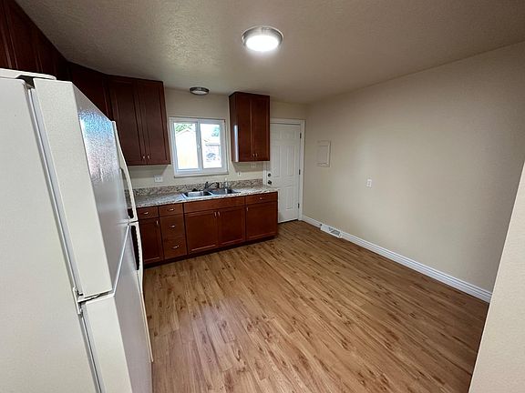 4th image of 821 35th Avenue Ct #821