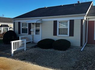 932 Village Ln, Jenison, MI 49428