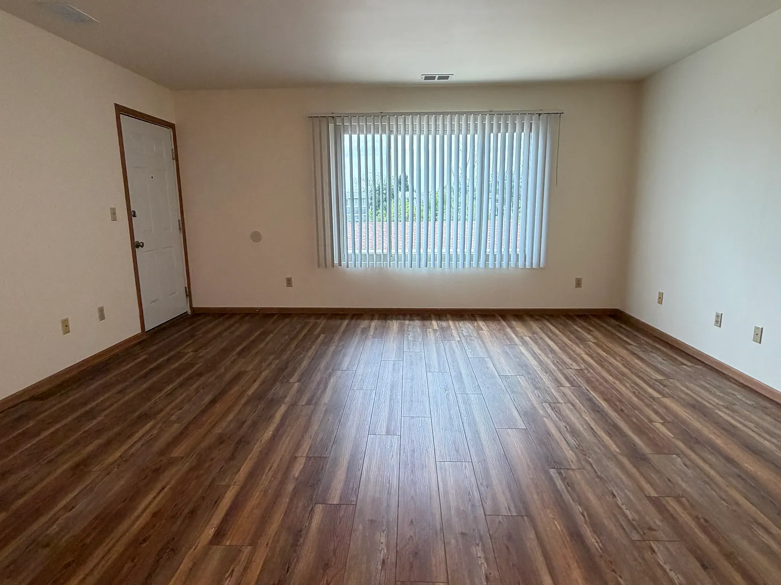 2 bed, 950 sqft, $1,100 — Photo 4