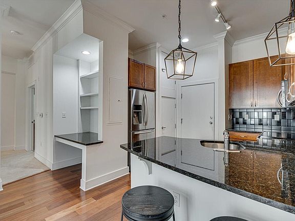 4th image of 129 Walnut St Unit 212