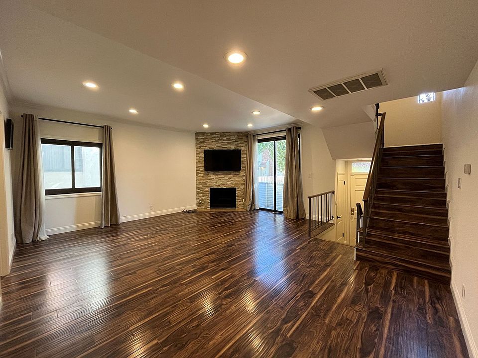 1st image of 6540 Hayvenhurst Ave Unit 33