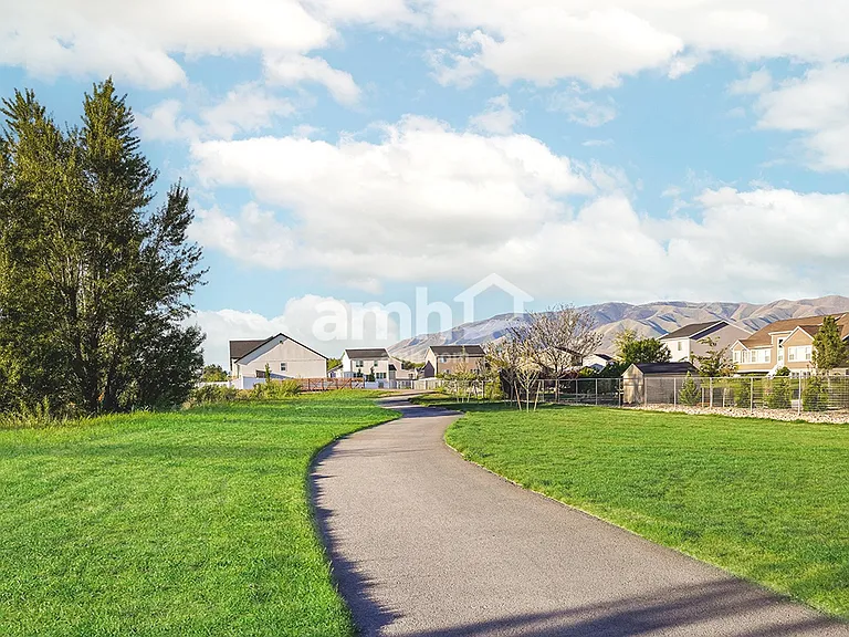244 N Allen Ln — Photo 4