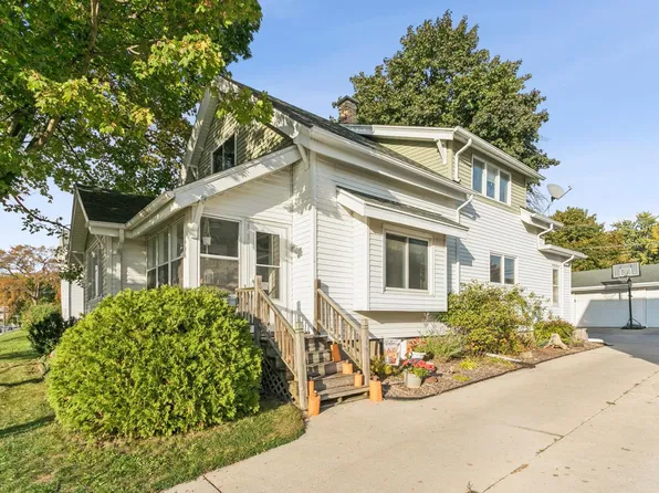 318 S Main St, Brillion, WI 54110
