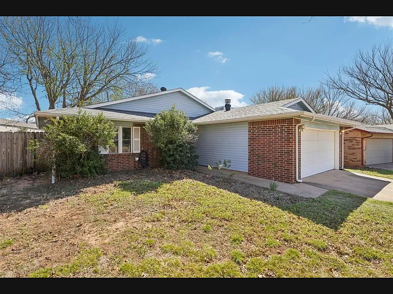 813 Ash Ct — Photo 1