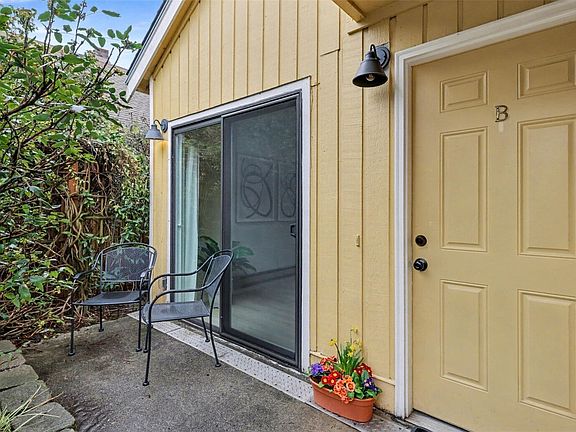 3rd image of 421 Wells Avenue S