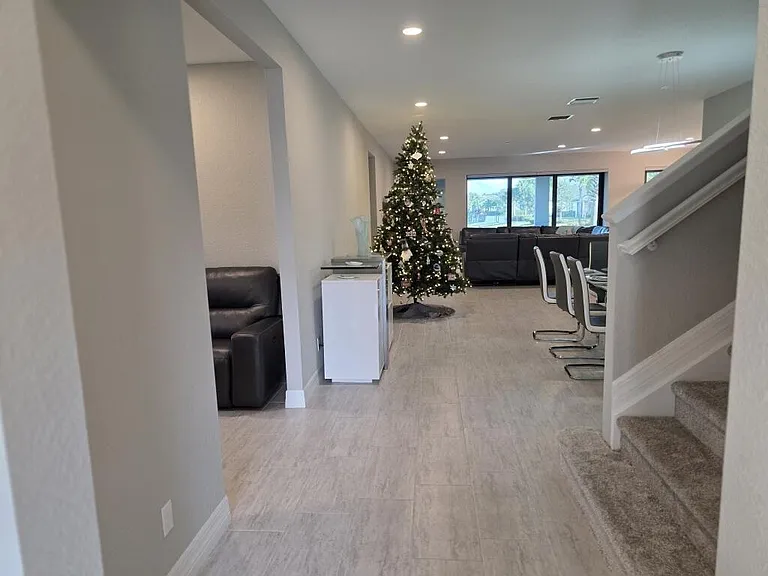 527 SE Vallarta Dr — Photo 20