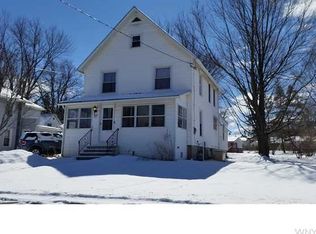 27 Church St, Middleport, NY 14105