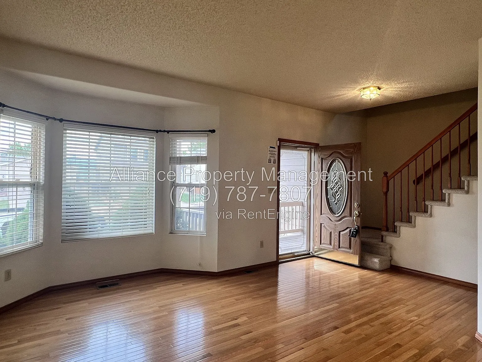 3 bed, 2.5 bath, 2322 sqft, $2,395 — Photo 3