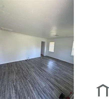 326 E Harmon Dr — Photo 4
