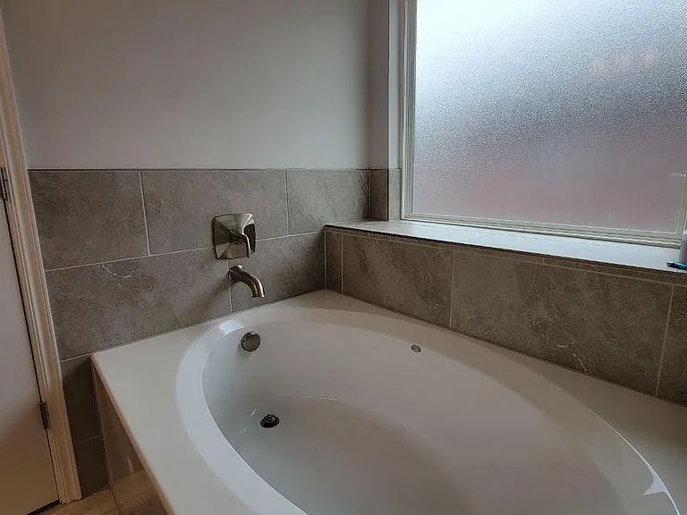 4705 Apatite Bluff Dr — Photo 38