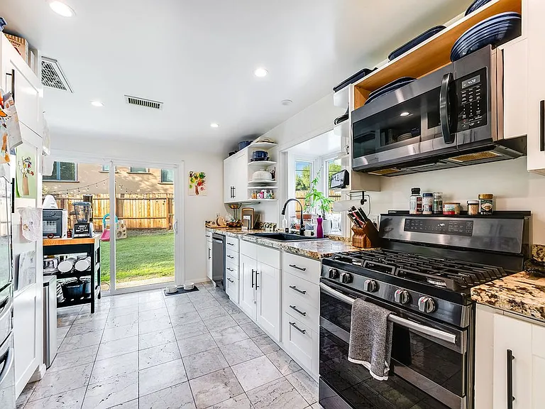 28403 Waring Pl — Photo 11