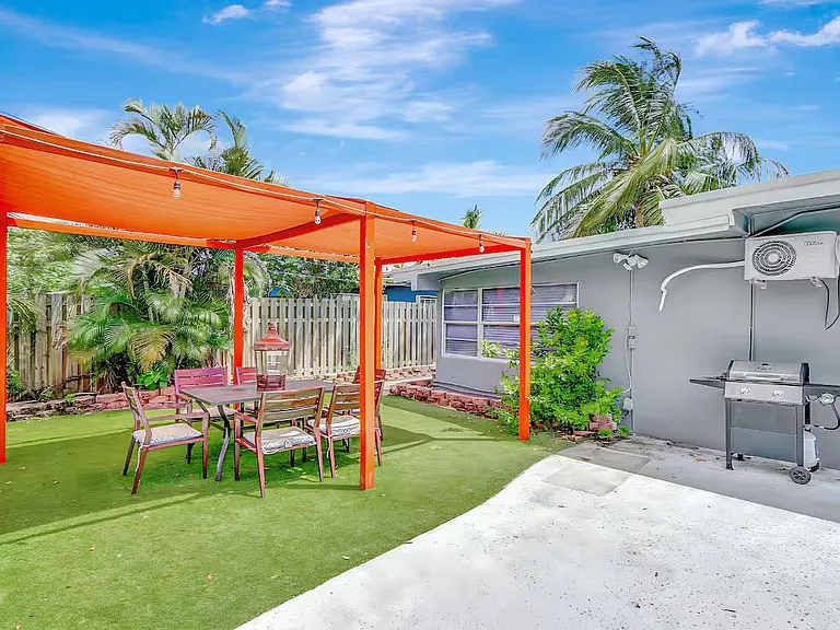 2809 NW 7th Ave — Photo 6