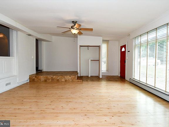 2nd image of 301 Loureiro Ln