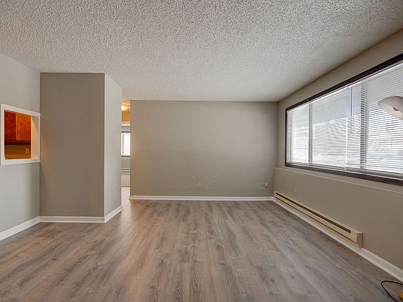 3rd image of 2224 Oneida St Unit 202