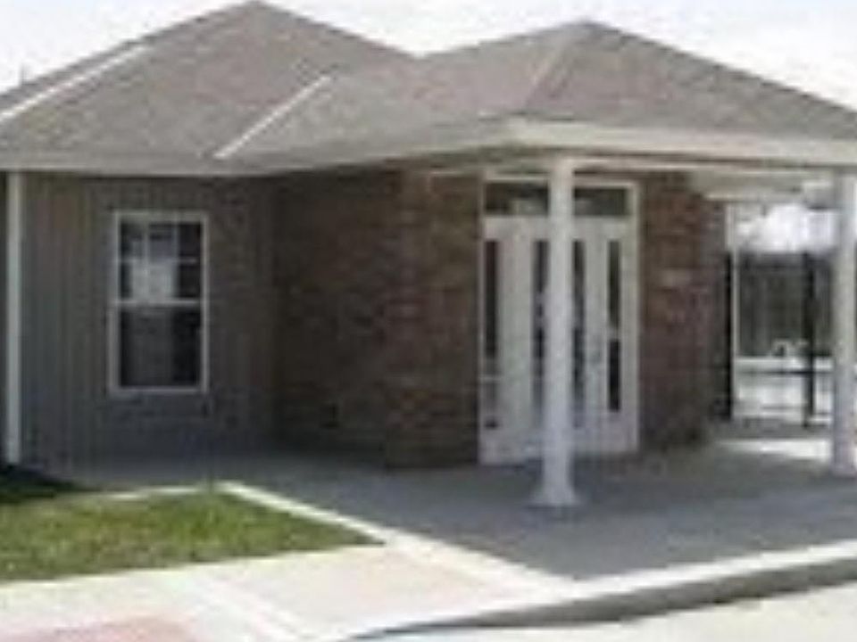 2nd image of 921 SW Peach Tree Ln #1