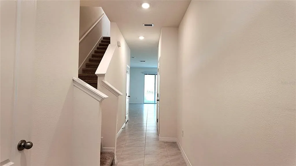 3 bed, 2.5 bath, 1810 sqft, $1,900 — Photo 3