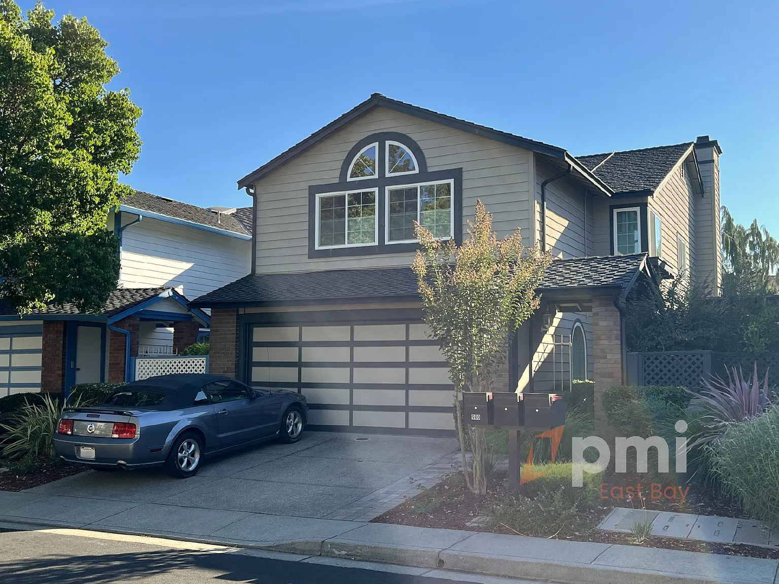 4 bed, 2.5 bath, 2056 sqft, $4,490 — Photo 1