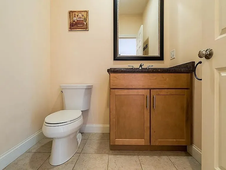 32 Empire Dr — Photo 5