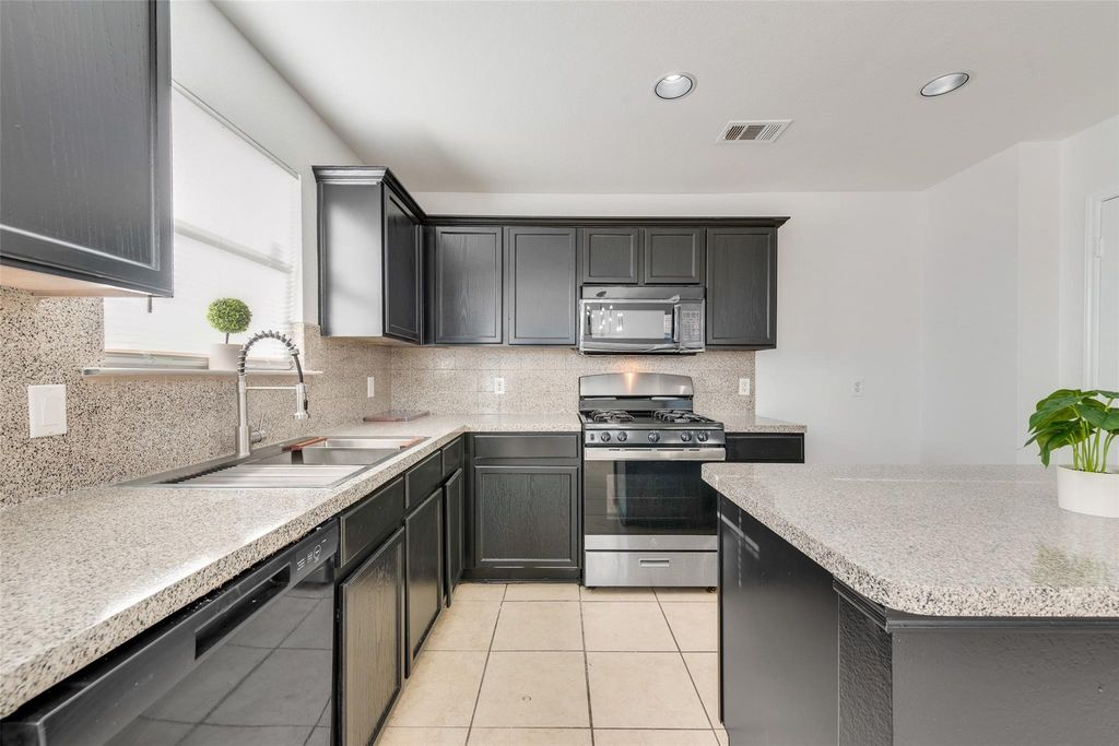 3105 Silver Creek Dr, Mesquite, TX - View 3