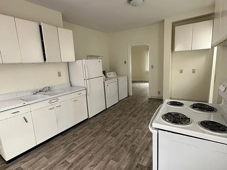512 W University Ave — Photo 5