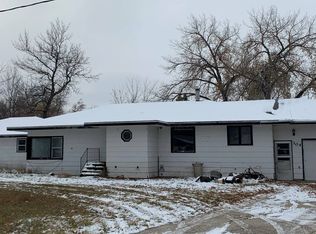 304 3rd Ave, Rolette, ND 58366