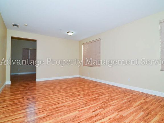 2nd image of 117 Toyon Ln