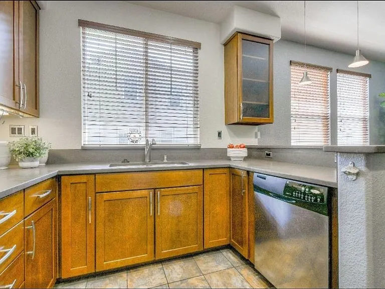 405 Washington Sq #19 — Photo 26