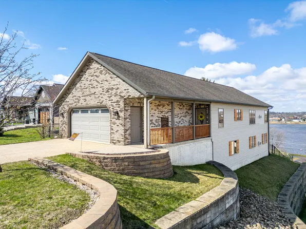 124 5th St, Fulton, IL 61252