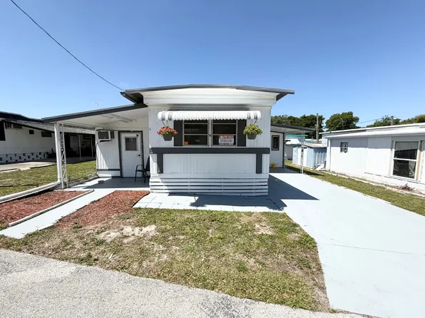 6151 Linnet St, Zephyrhills, FL 33542