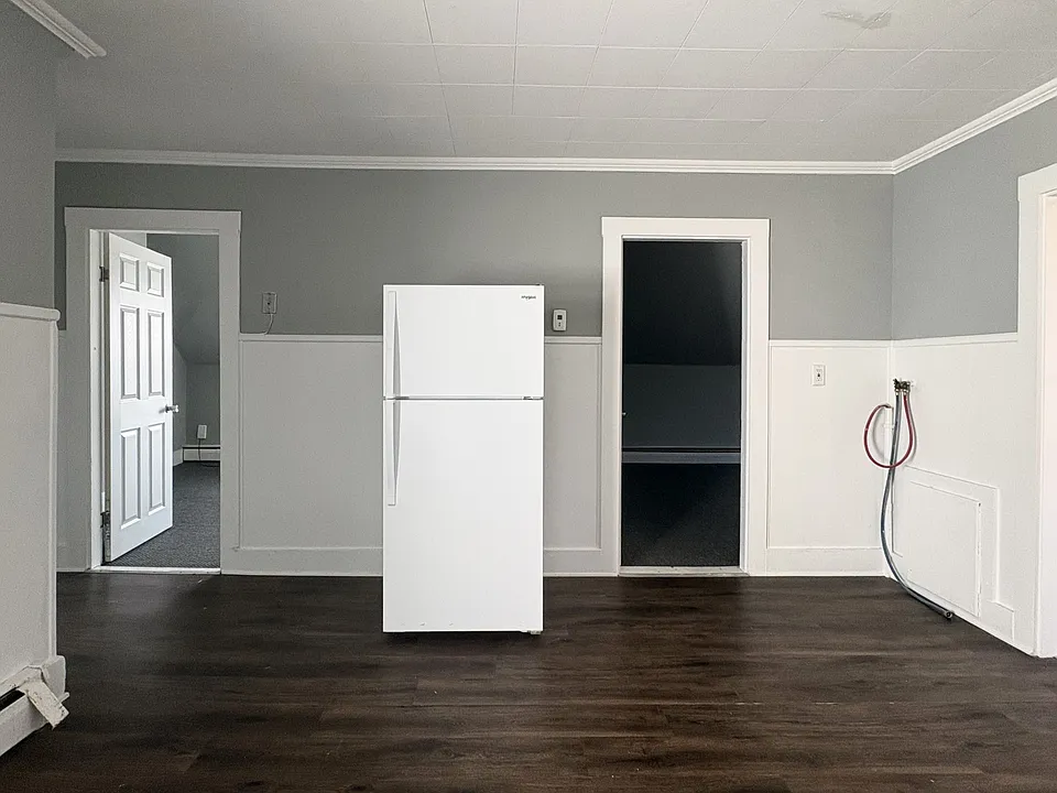 12 College St #3