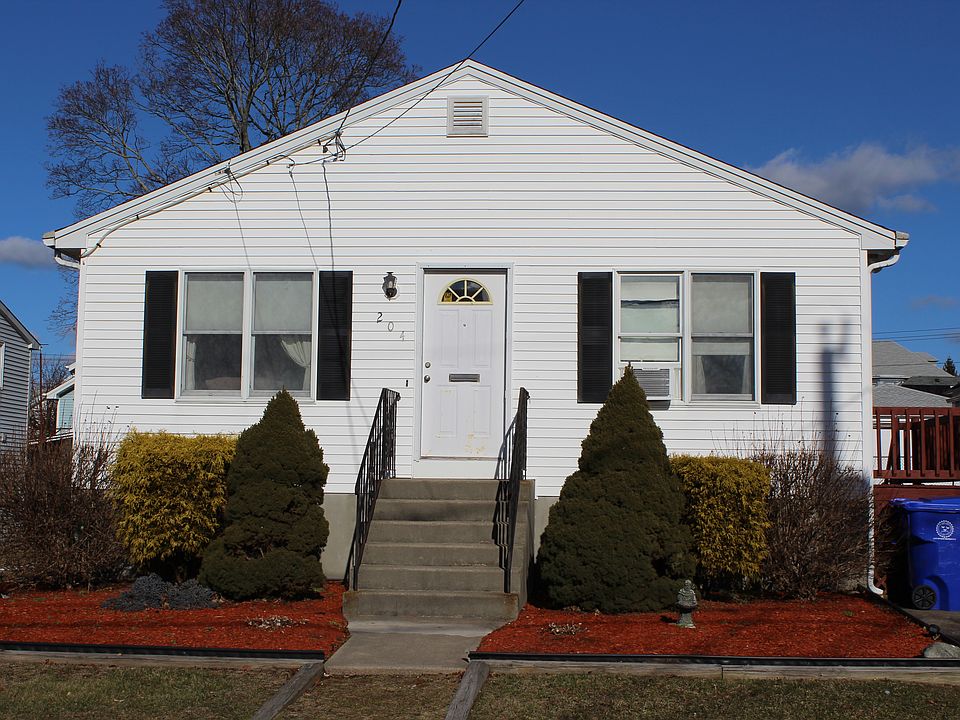 1st image of 204 Quarry St
